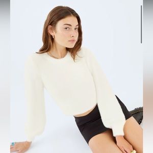 Sunday best Aritzia kitten sweater size L in a lilac/ lavender colour.